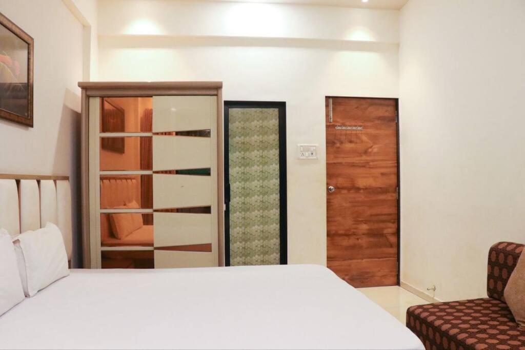 Stayhaven Aqua With Pvt Theatre & Pool مومباي المظهر الخارجي الصورة